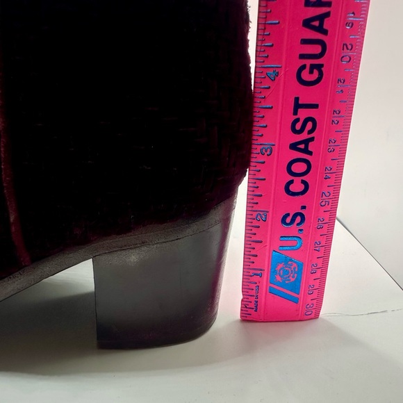 Laurence Dacade
Nikki Woven Velvet 50mm Booties Burgundy Red sz 39 - Picture 5 of 12